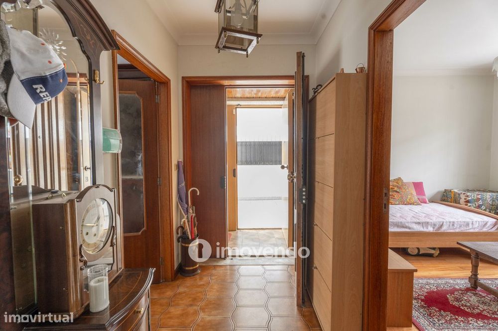 Moradia T4 com garagem, em Vila Nova da Telha, na Maia