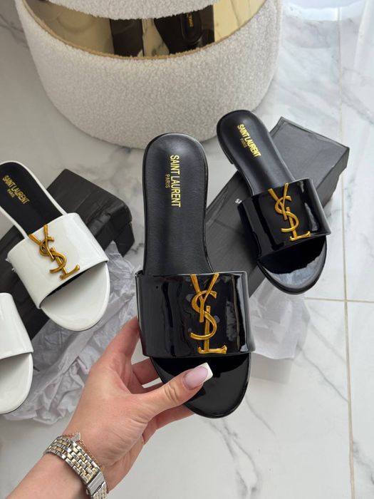 Шльопанці в стилі ysl