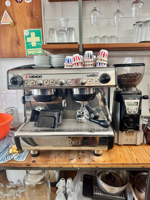 Máquina de Café Profissional Casadio Undici A2 + Moinho Casadio