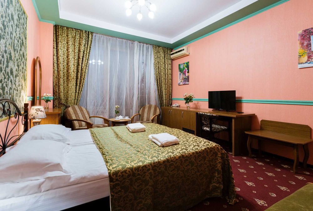 Посуточно номер ул. Жилянская м. Университет ЖД Вокзал 10 минут пешком