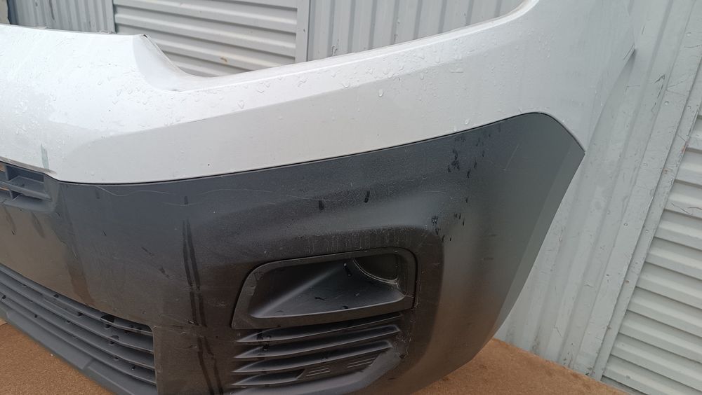 Vendo parachoque de frente citroen Berlingo ano 2017/23