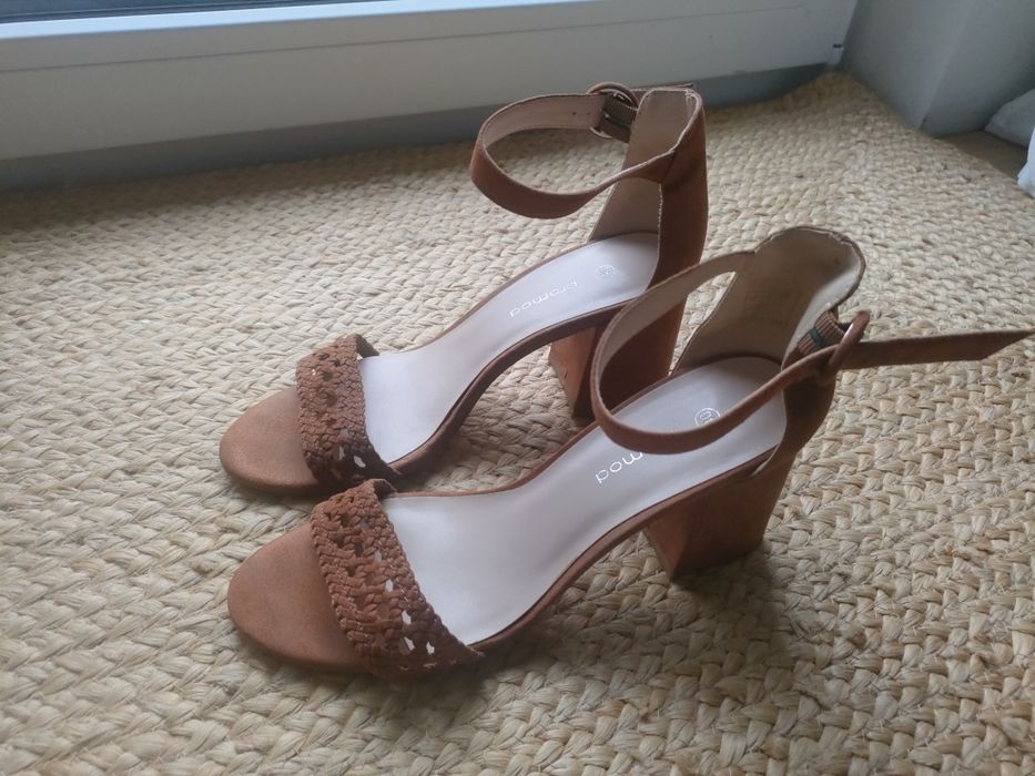 Buty na koturnie na lato