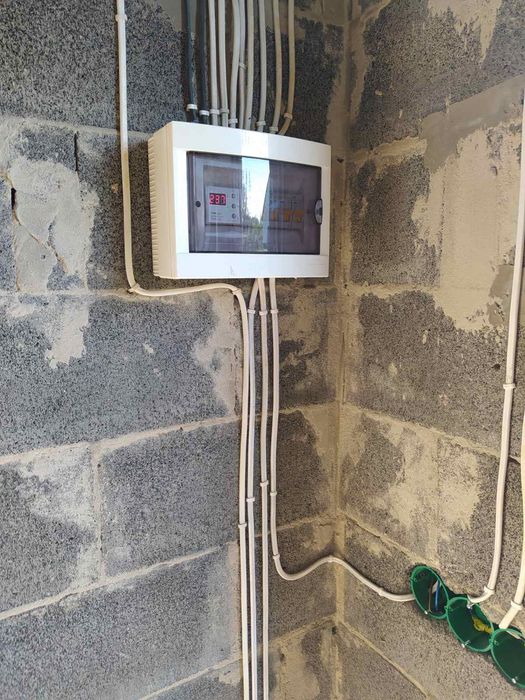 Виконуємо  електромонтажні роботи.