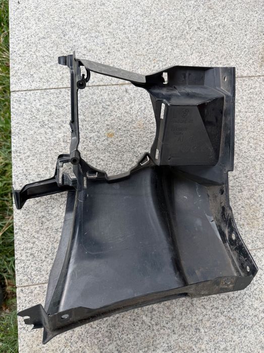 BMW 3 F31/ ślizg mocowanie halogenu LEWY PRZÓD