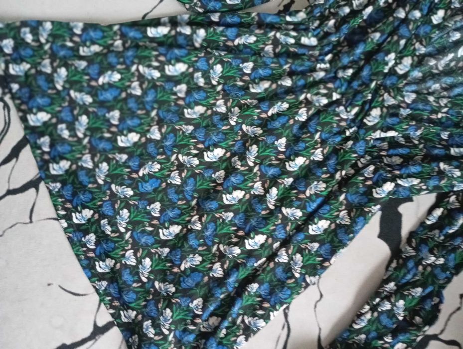 Sukienka letnia w kwiaty Reserved L