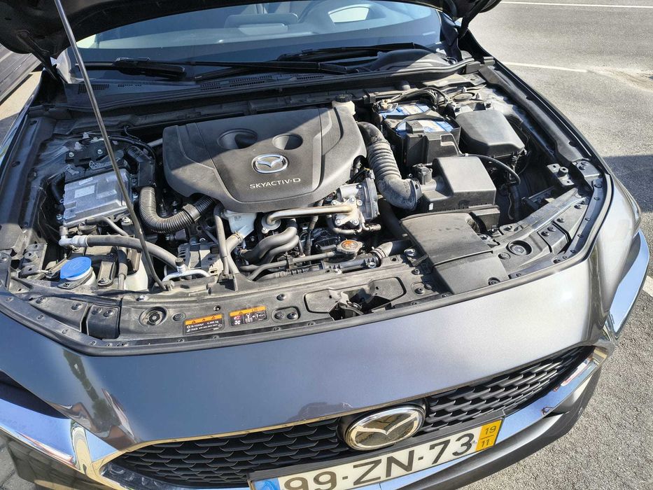 Mazda 3 2019 Sedan 1.8 Skyactiv-D Evolve para venda