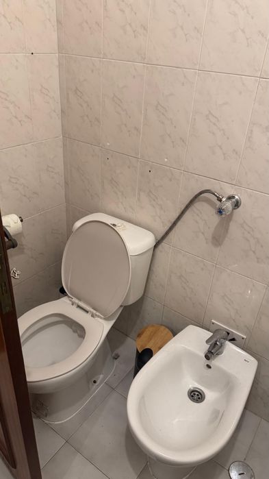 Aluga-se o quarto para casal sem filho, a casa fica 4 mn da estacao