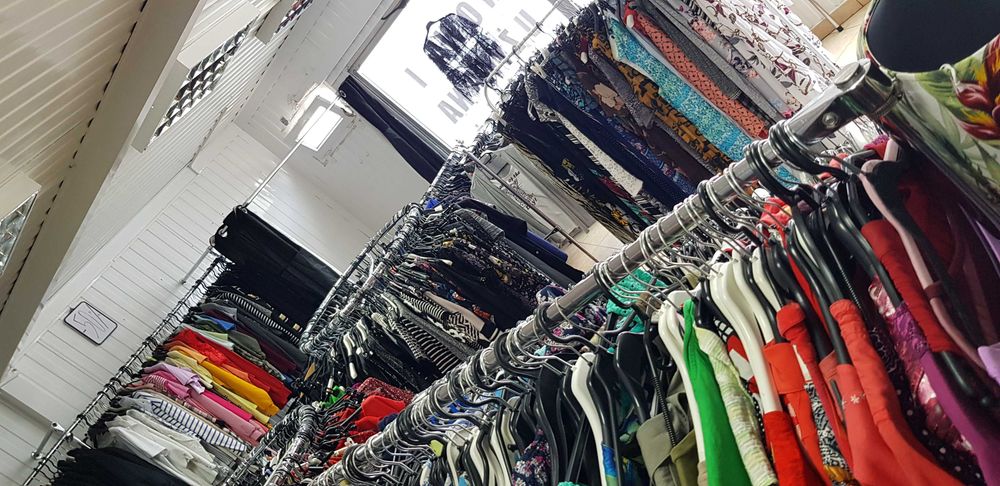 Wyposażenie całe  wraz z odzieżą !Likwidacja sklepu second hand – MEGA OKAZJA!