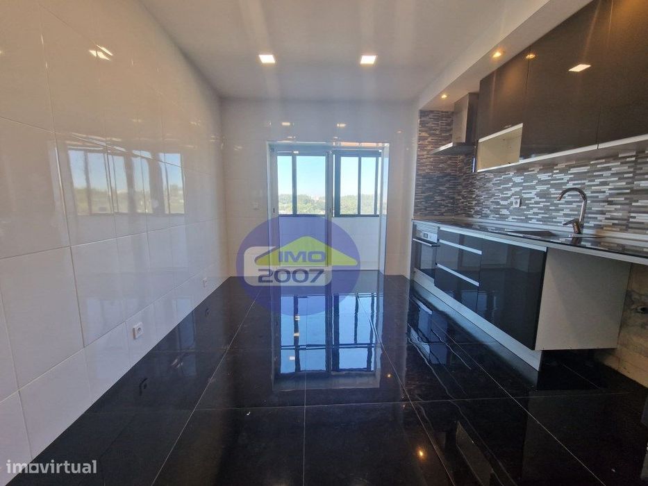 Apartamento T3 em Paços de Brandão