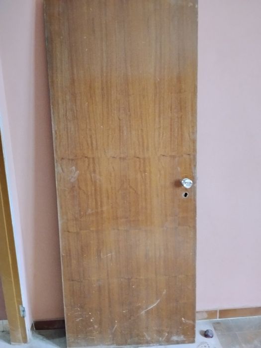 OFEREÇO portas de madeira