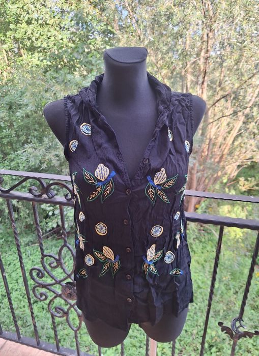 Czarna koszula damska bez rękawów lekko oversise marka F.O.L.I.A S 36