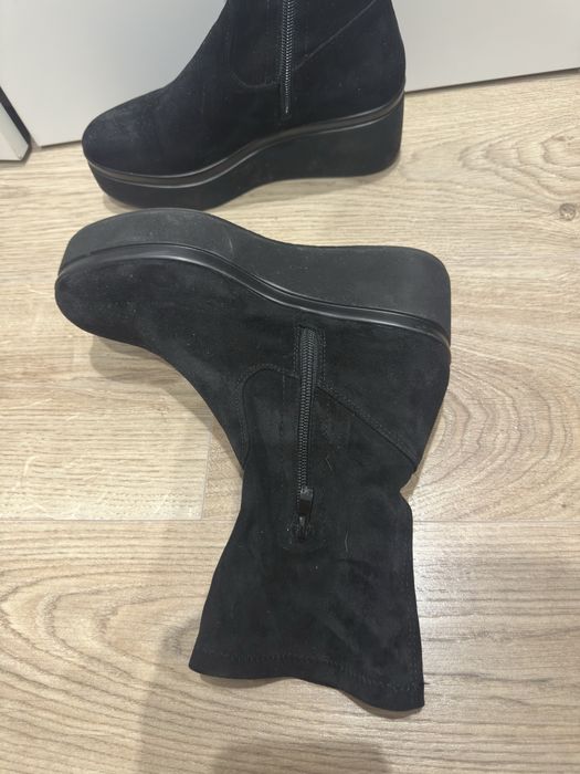 Czarne botki na koturnie 38