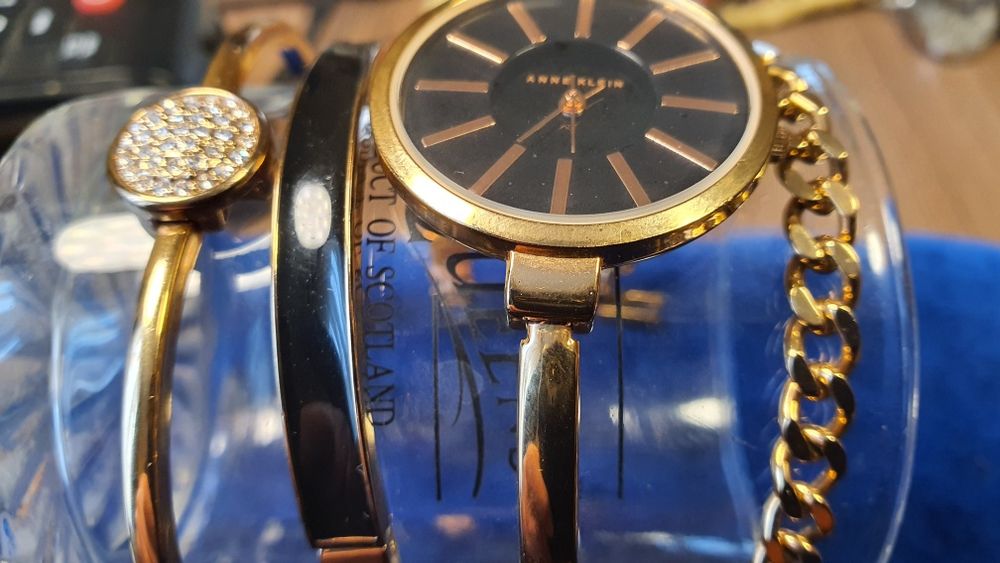 Часы  Anne  Klein