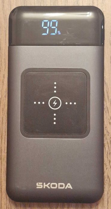 Внешний аккумулятор (power bank) Skoda с беспроводной зарядкой