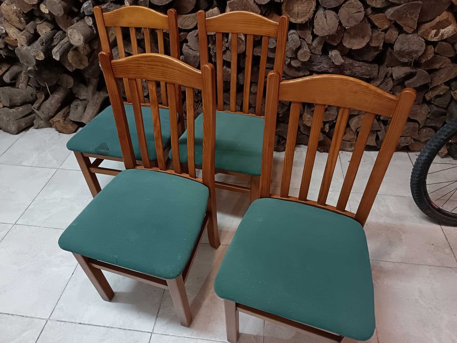 Mesa de jantar mais 4 cadeiras