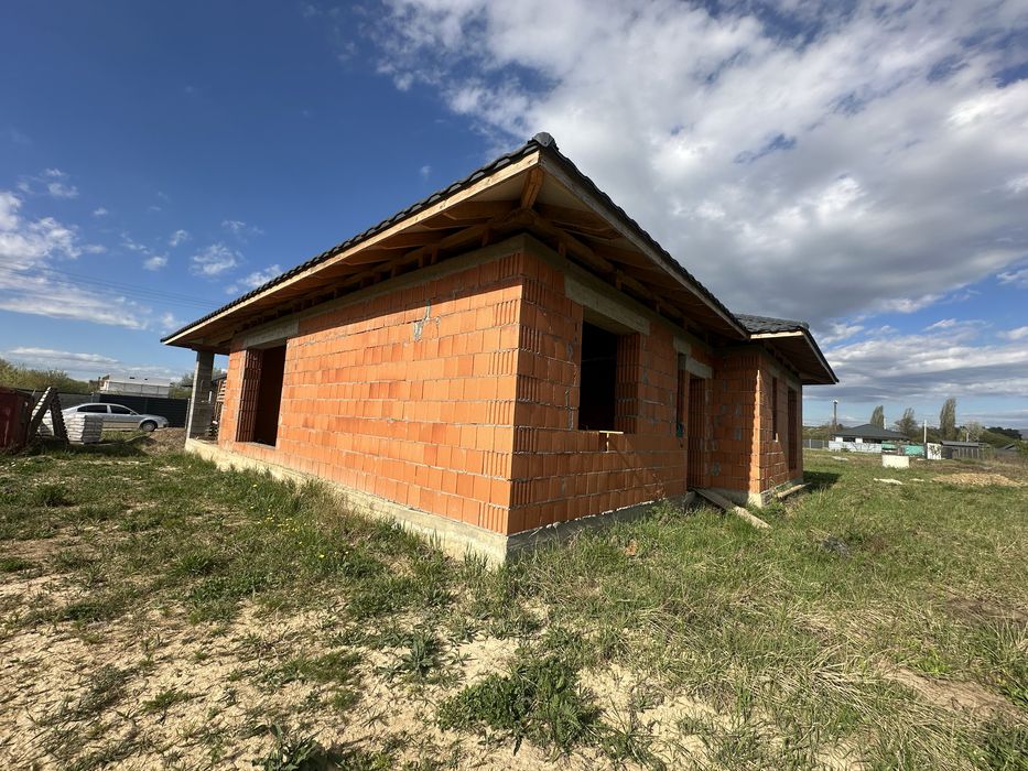 Продається американка на етапі будівництва в хорошій локації