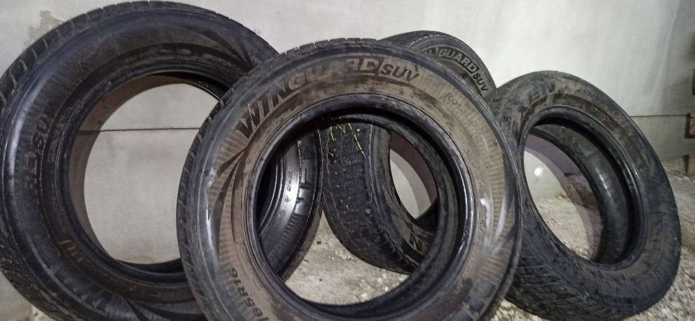 Продам зимову гуму розмір 215/65 r16