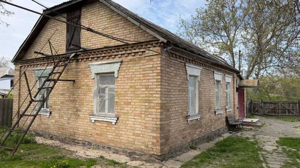 Продаж цегляного будинку 78м². 4 кімнати. 33 сотки. Центр. ID:813