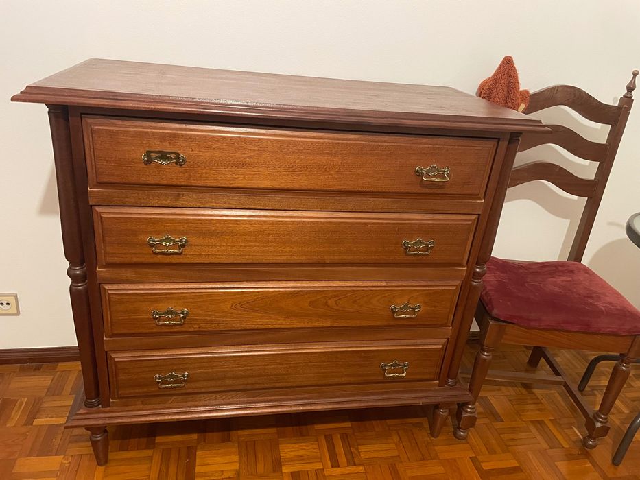 Cama de casal e quarto completo