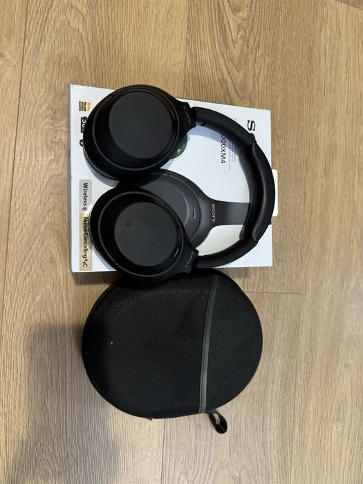 Sony XM4 Headphones + Caixa