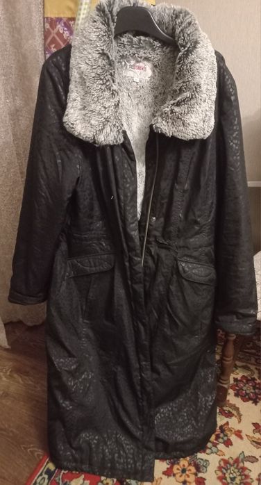 Пальто жіночі різні усі по 140 гр.