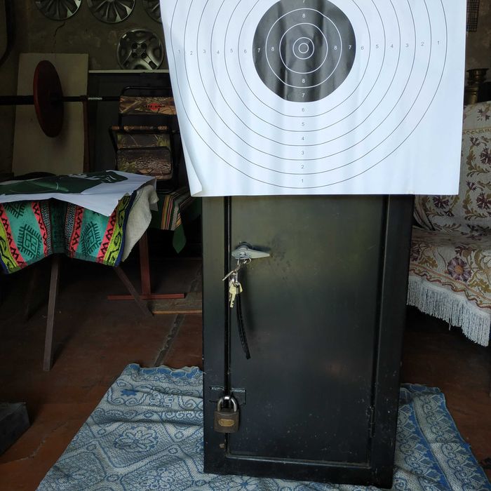 Сейф оружейный 3300 грн.