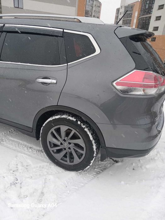 Nissan rogue 2016 року