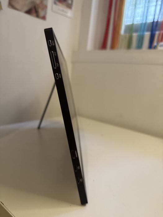 Monitor portatil. Perfeito para trabalhar em cafés/exteriores