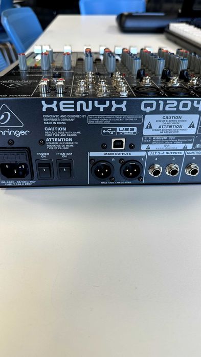 Mesa de mistura Behringer