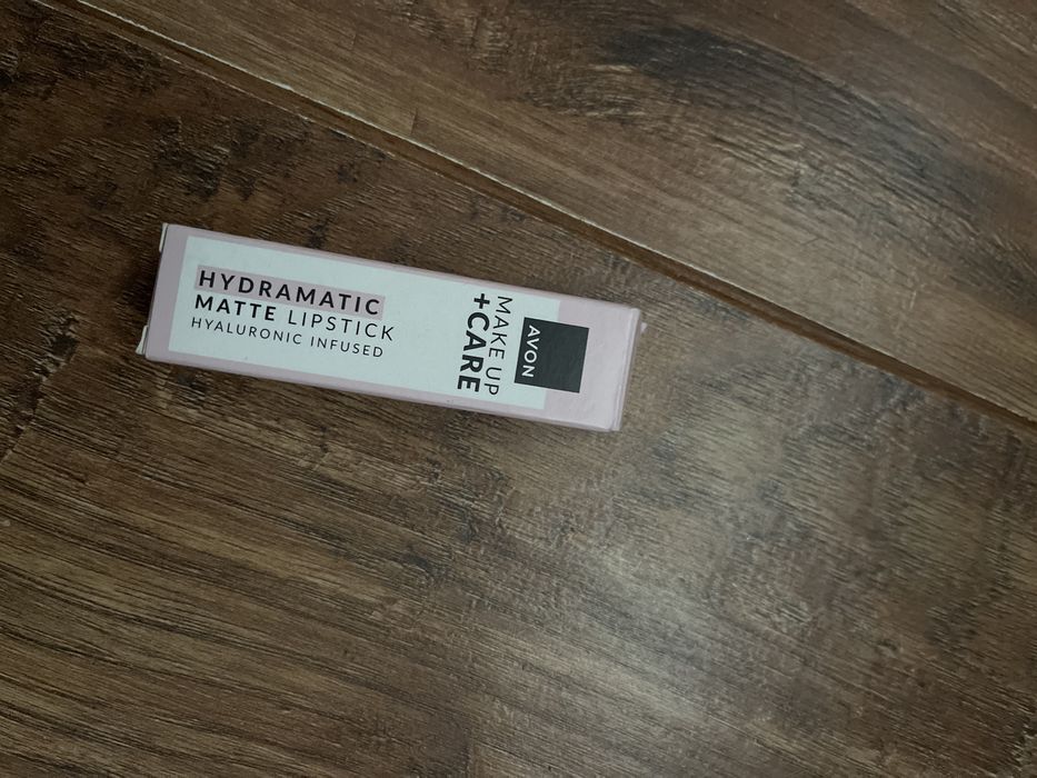 Губна помада Avon