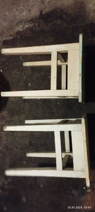 Stare taborety z okresu PRL.