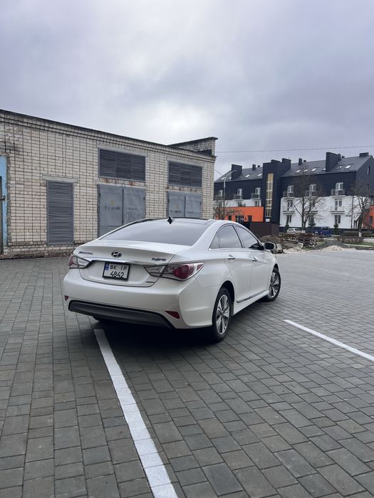 Hyundai Sonata гібрид