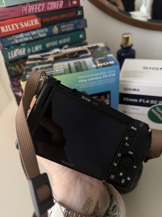 Sony ZV-E10 + 30mm f1.4