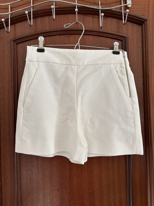 Calções brancos cintura subida