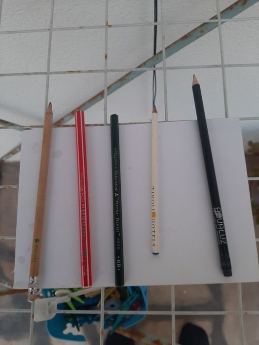 6 lápis para colecção  co forme fotos.
