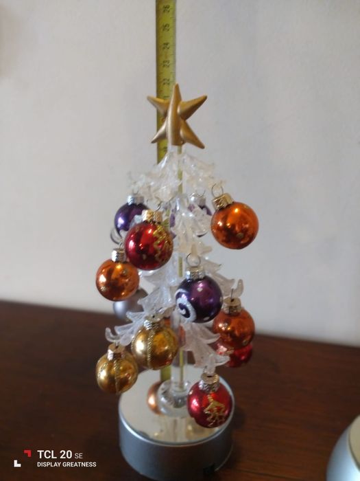 Duas árvores de Natal em vidro