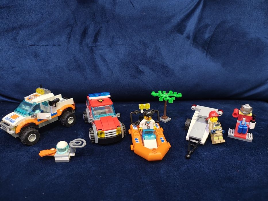 Zestaw LEGO Straż Pożarna i Wóz terenowy wraz z łodzią