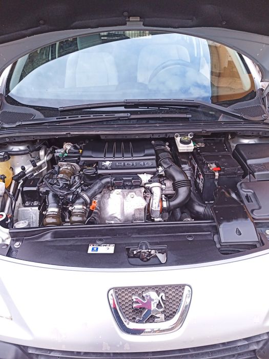 Peugeot comercial 307 HDI Turbo 1600.