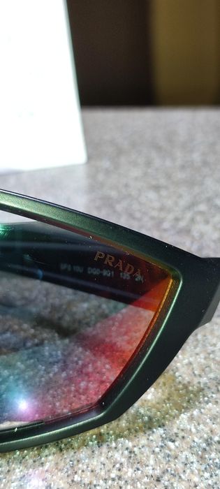 Продаю новые оригинальные очки Prada!