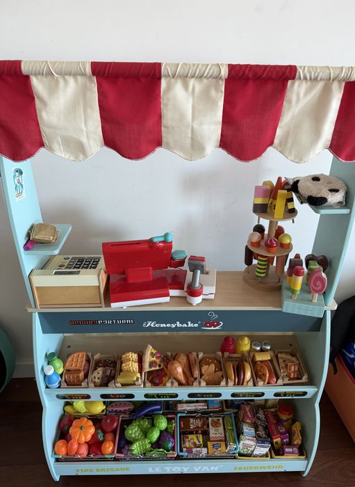 Mercearia de brincar com rodas