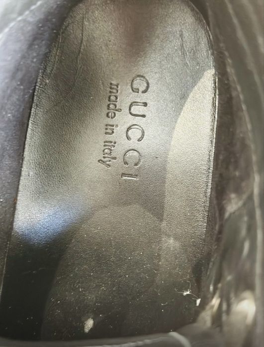 Botas em pele marca Gucci