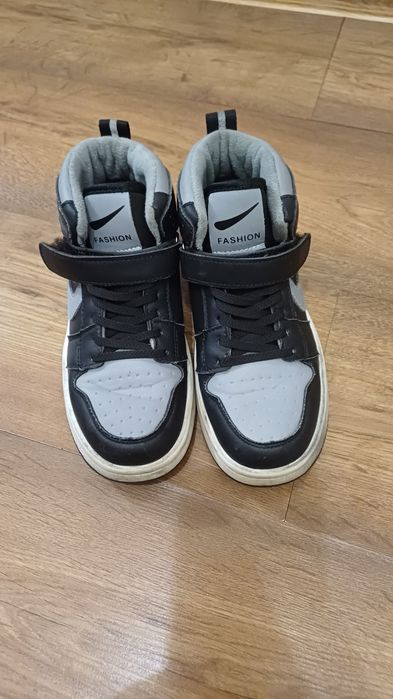 Продам сапожки-кросівки на хлопчика