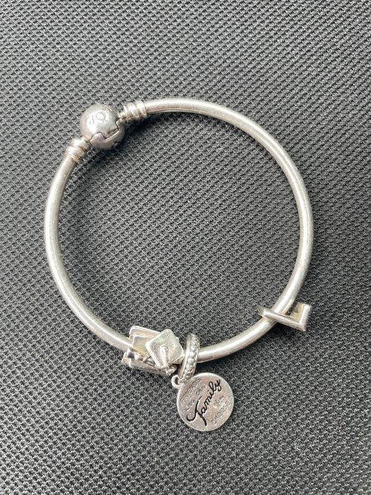 Pulseira PANDORA com três contas