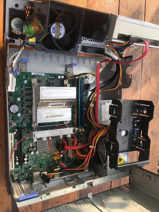 Системеый блок lenovo Think Centre M90