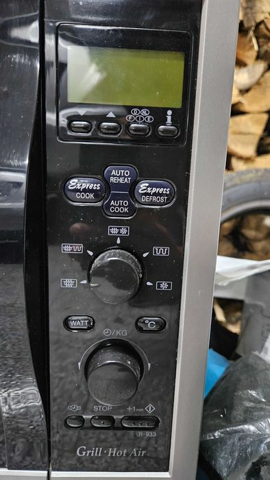 3 em 1 - microondas, forno/grill, air fryer, marca Sharp.