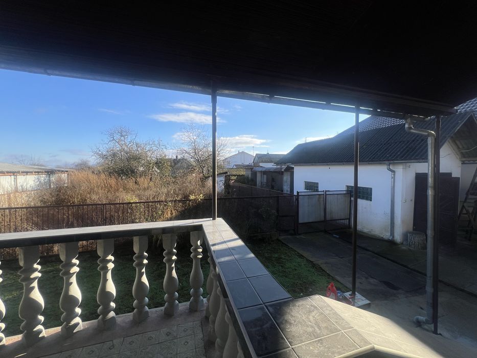 Продаж будинку з магазином у ценрі с. Фанчіково