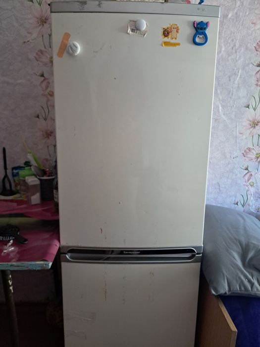 Продам холодильник б/у на запчастини.