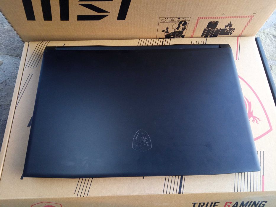 Laptop MSI Katana GF76 z pakietem graficznym Adobe CS6 licencja wieczysta
