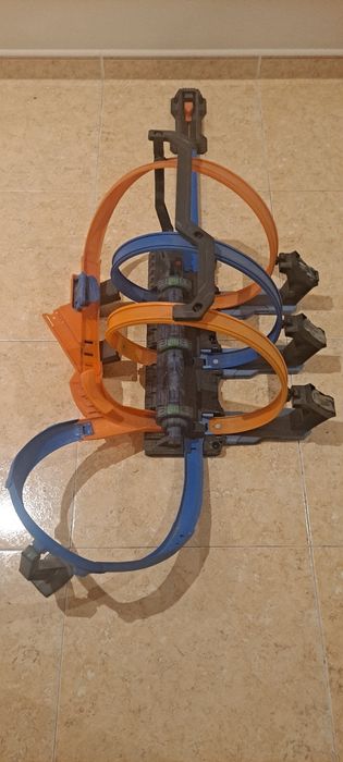 Hot Wheels Triple Looping