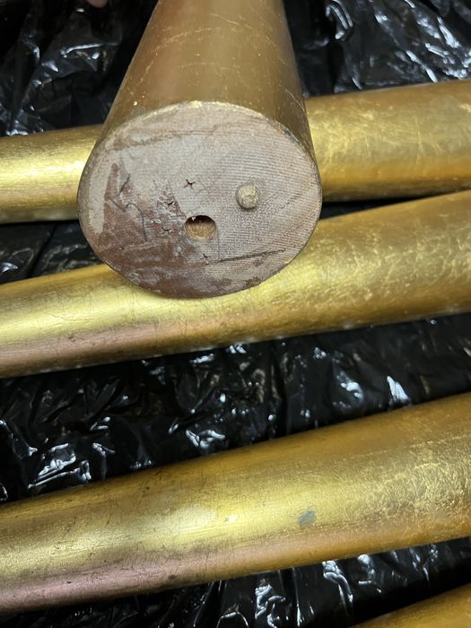 Pes de estante dourados